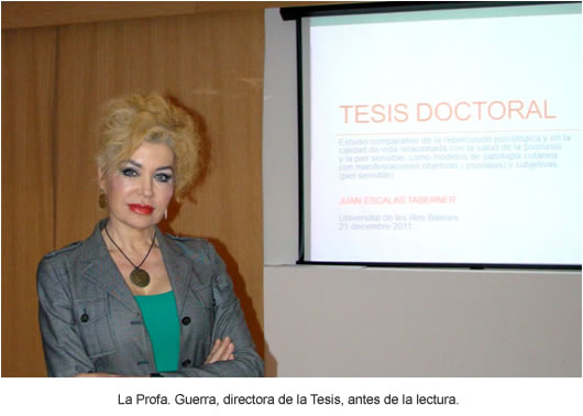 La Profa. Guerra, directora de la Tesis, antes de la lectura.