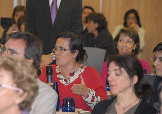 La Jefa de Servicio del Hospital Infanta Sofa, Dra. Rosa Daz interviene en la mesa redonda.