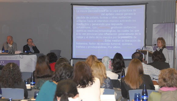 La Dra. Carmen Rodriguez Cerdeira del Hospital Meixoerio durante su presentacin.