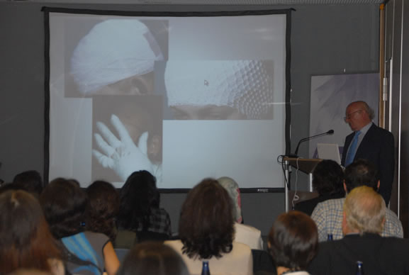 El Dr. Rodriguez Pichardo  de Sevilla durante su ponencia.jpg