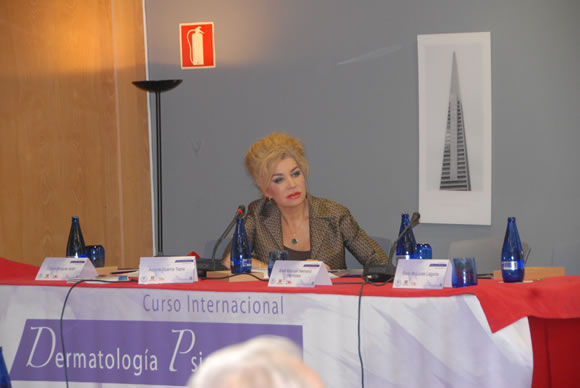 La Dra. Guerra, directora del curso