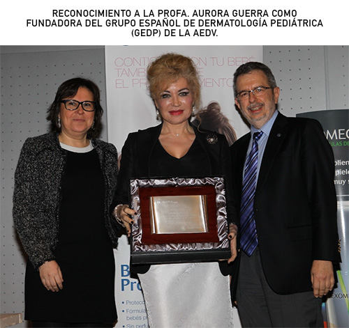 Reconocimiento a la Profa. Aurora Guerra como fundadora del Grupo Espaol de Dermatologa Peditrica (GEDP) de la AEDV.